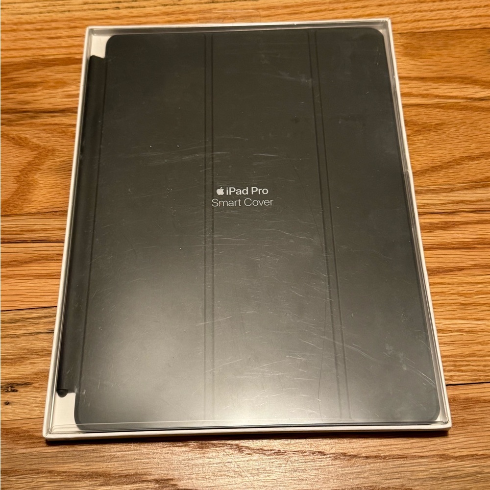 NWT Apple black iPad Pro 10.5 in Smart Cover